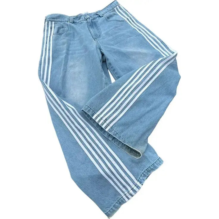 Baggy high waist jeans in blue Y2K retro style with bold sporty side stripes for streetwear