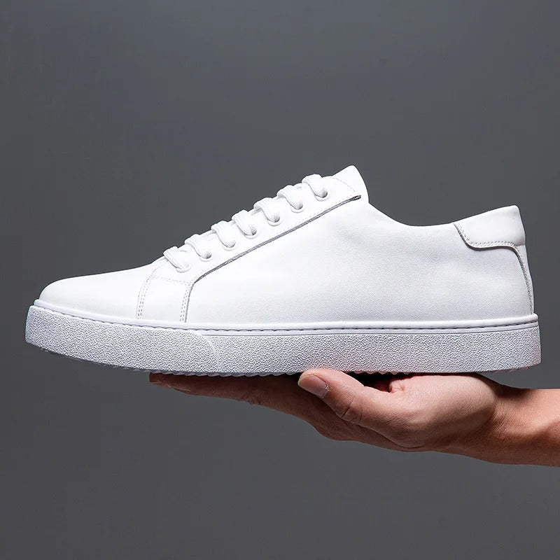 Men's low-cut urban sneakers with metal eyelets, minimalist design, and contrasting outsole for streetwear