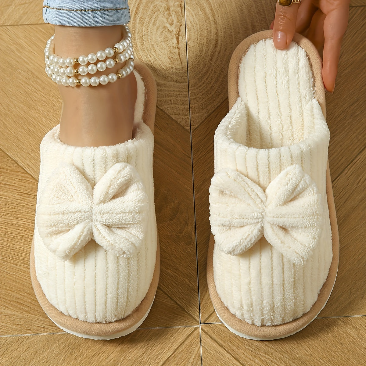 Women's slip-on winter slippers with cozy lining and charming bow detail for indoor comfort