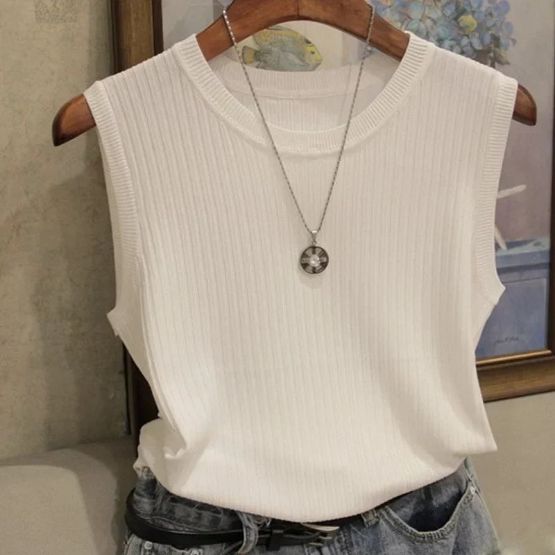 Women's sleeveless knitted vest in casual O-neck style, lightweight summer layering top