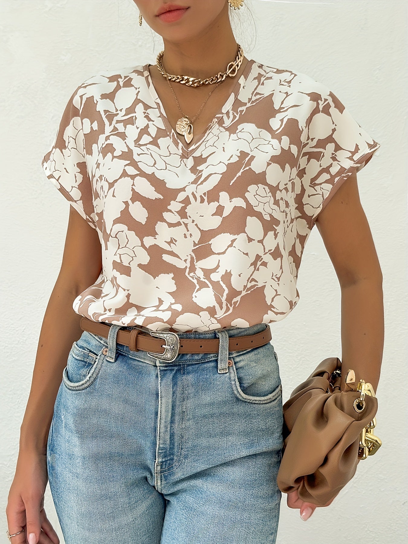Women's floral V-neck blouse lightweight romantic print versatile elegant everyday top