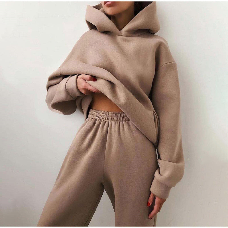 Women's casual loose fit hoodie and jogger two-piece set in relaxed silhouette for effortless everyday style