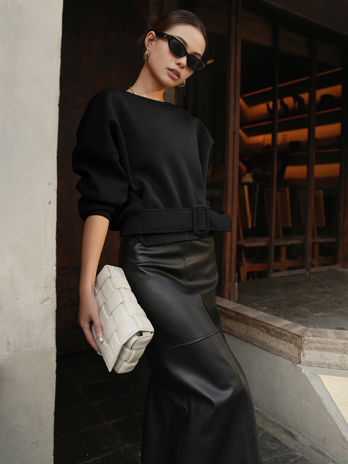 Women's belted crewneck sweatshirt, casual short fit with lace-up detail and adjustable waist
