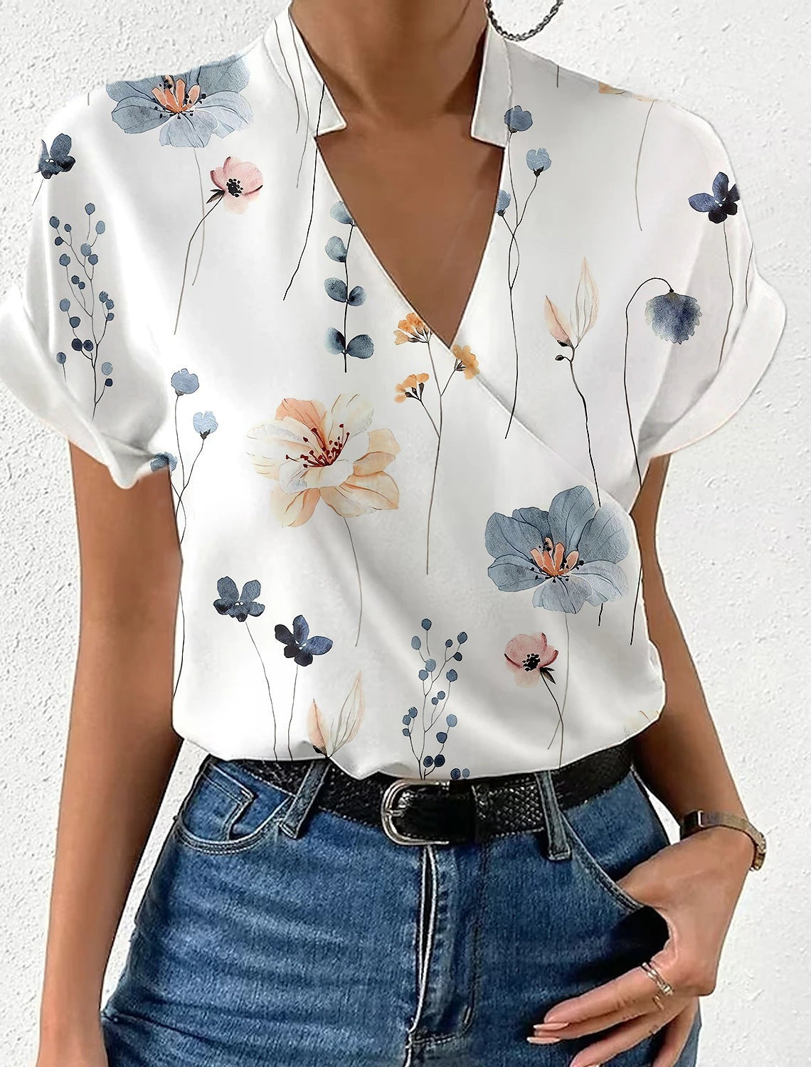 Women's floral blouse V-neck relaxed fit airy summer lightweight feminine print Spain