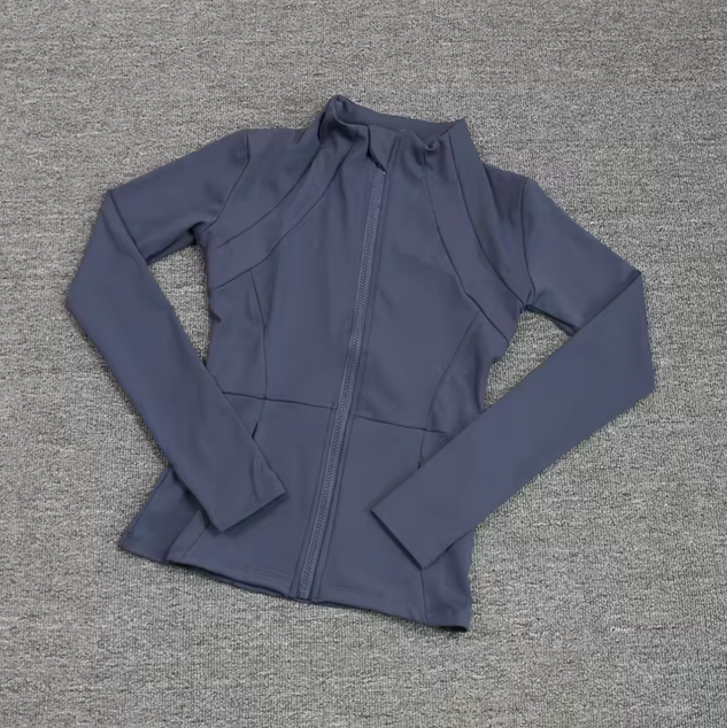 Women's fitted zip sports jacket in sleek style with flexible comfort design for active training
