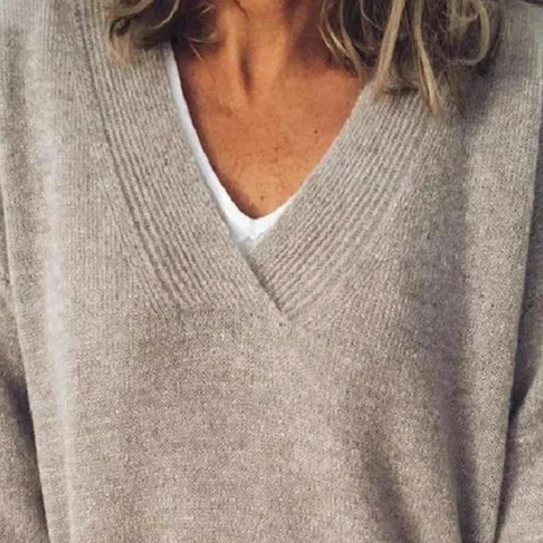 Women's ivory relaxed-fit cashmere-blend V-neck pullover with slouchy silhouette