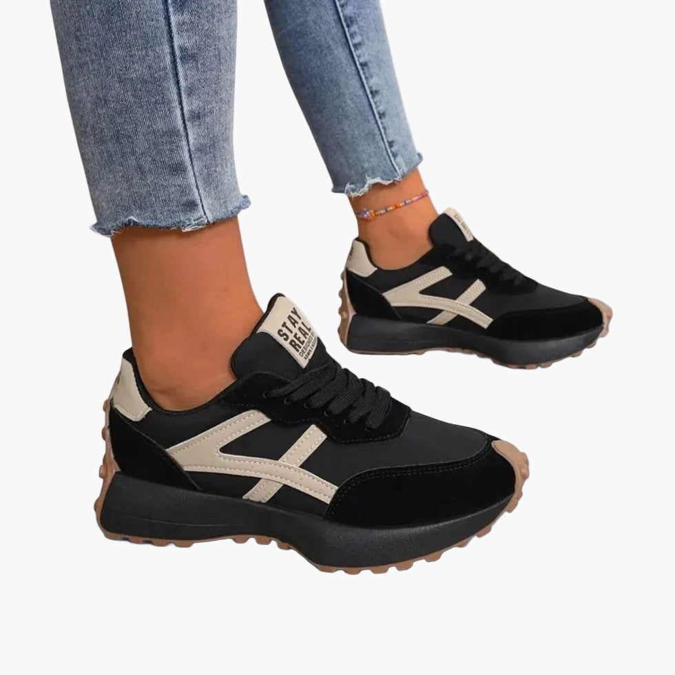 Women's cushioned running sneakers in sporty streetwear style with flexible sole for all-day comfort