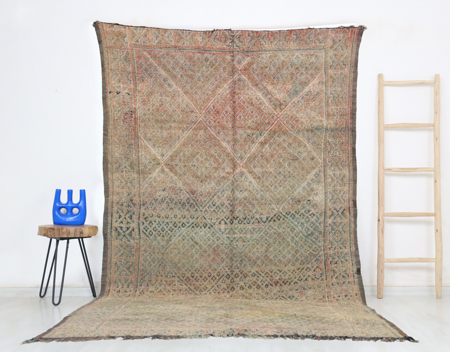 Sefruy  Vintage Moroccan Rug  5'6" x 9'6" - Urbann-Vibe
