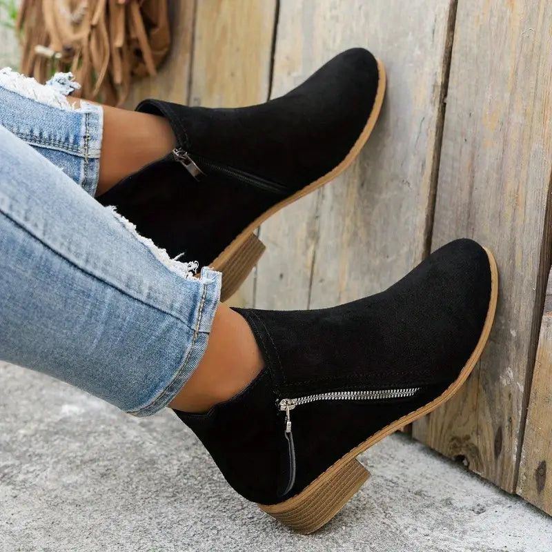 Women's Nina knee-high boots with side zipper, elegant silhouette in versatile colors for everyday chic