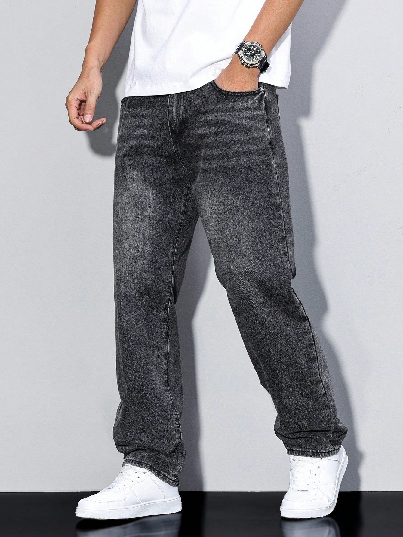 Men's straight cut washed blue jeans mid-rise five-pocket design everyday casual comfort fit