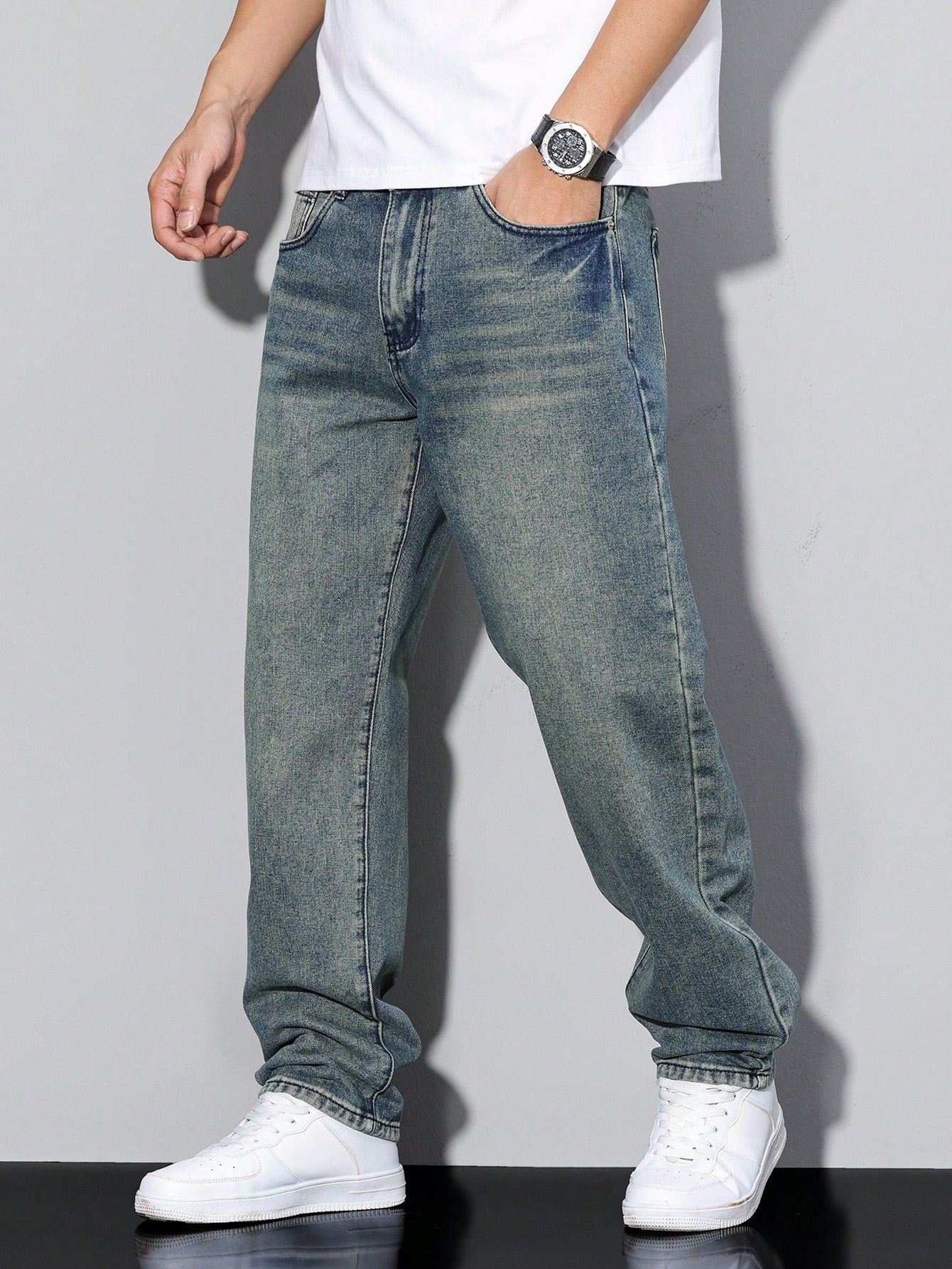 Men's straight cut washed denim jeans mid-rise five-pocket everyday casual blue fashion