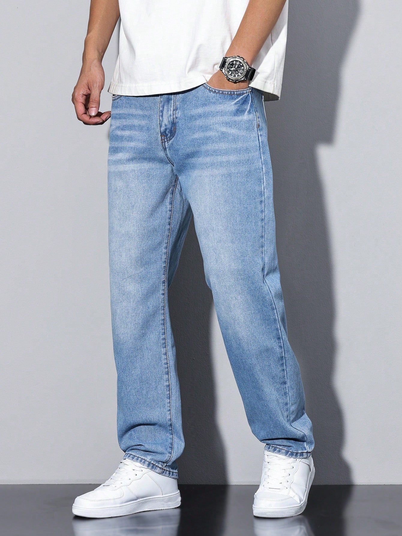 Men's straight cut washed denim jeans mid-rise five-pocket design everyday casual blue