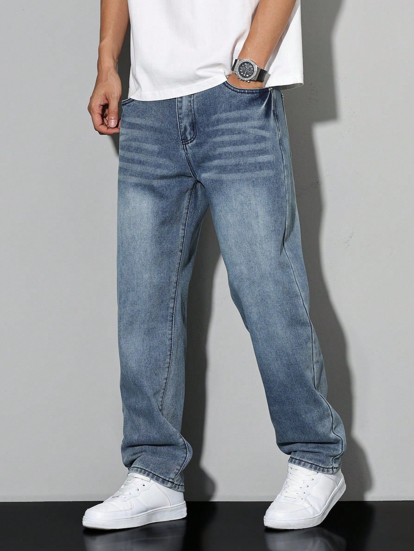 Men's straight cut washed jeans mid-rise five-pocket design everyday casual denim comfort fit