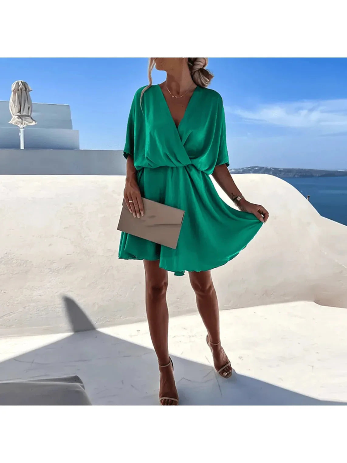 Women's flowy casual dress in daisy print, loose chic silhouette with day-to-night versatility