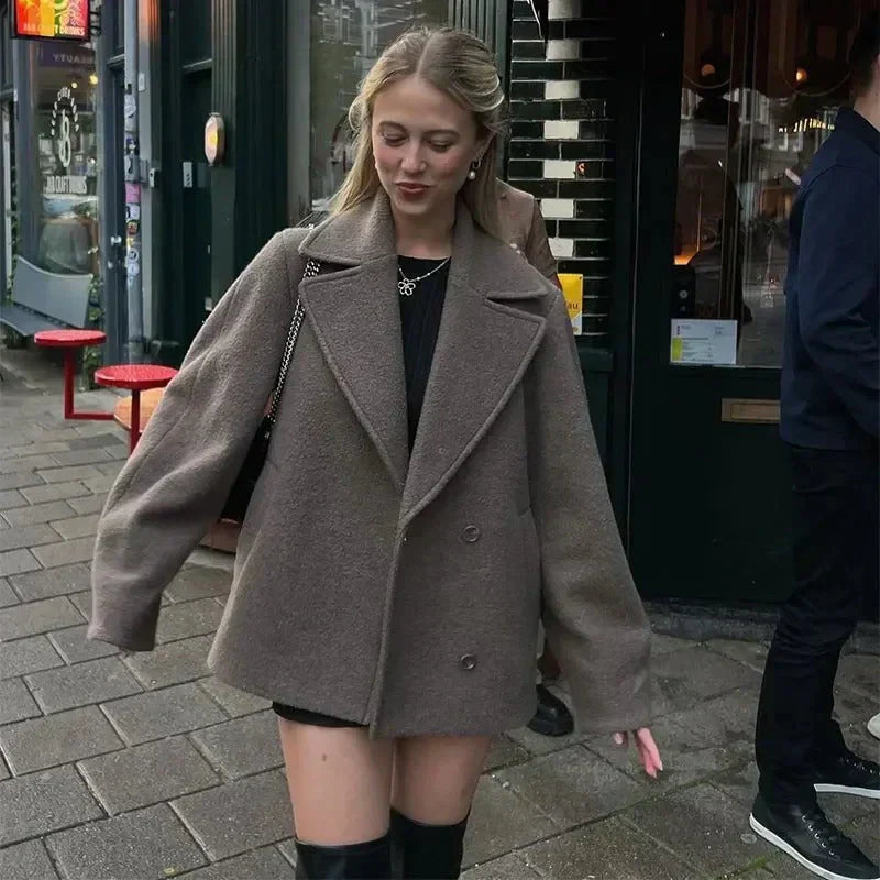 Women's elegant lapel jacket sustainable cozy layer formal casual wear tailored silhouette
