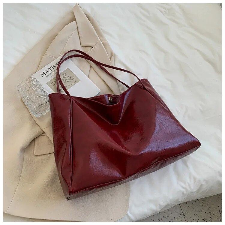 Clara retro vintage handbag for women elegant spacious interior timeless silhouette daily essentials