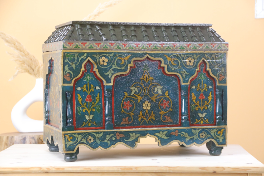Qimrasin Vintage Wood Chest - Urbann-Vibe