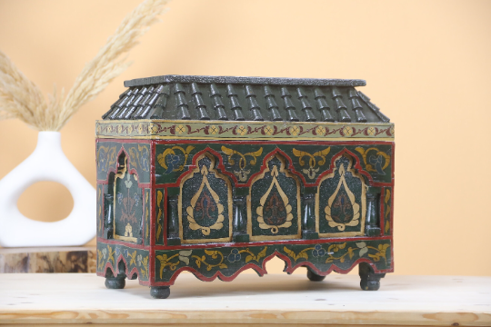 Hindaz Vintage Wood Chest - Urbann-Vibe
