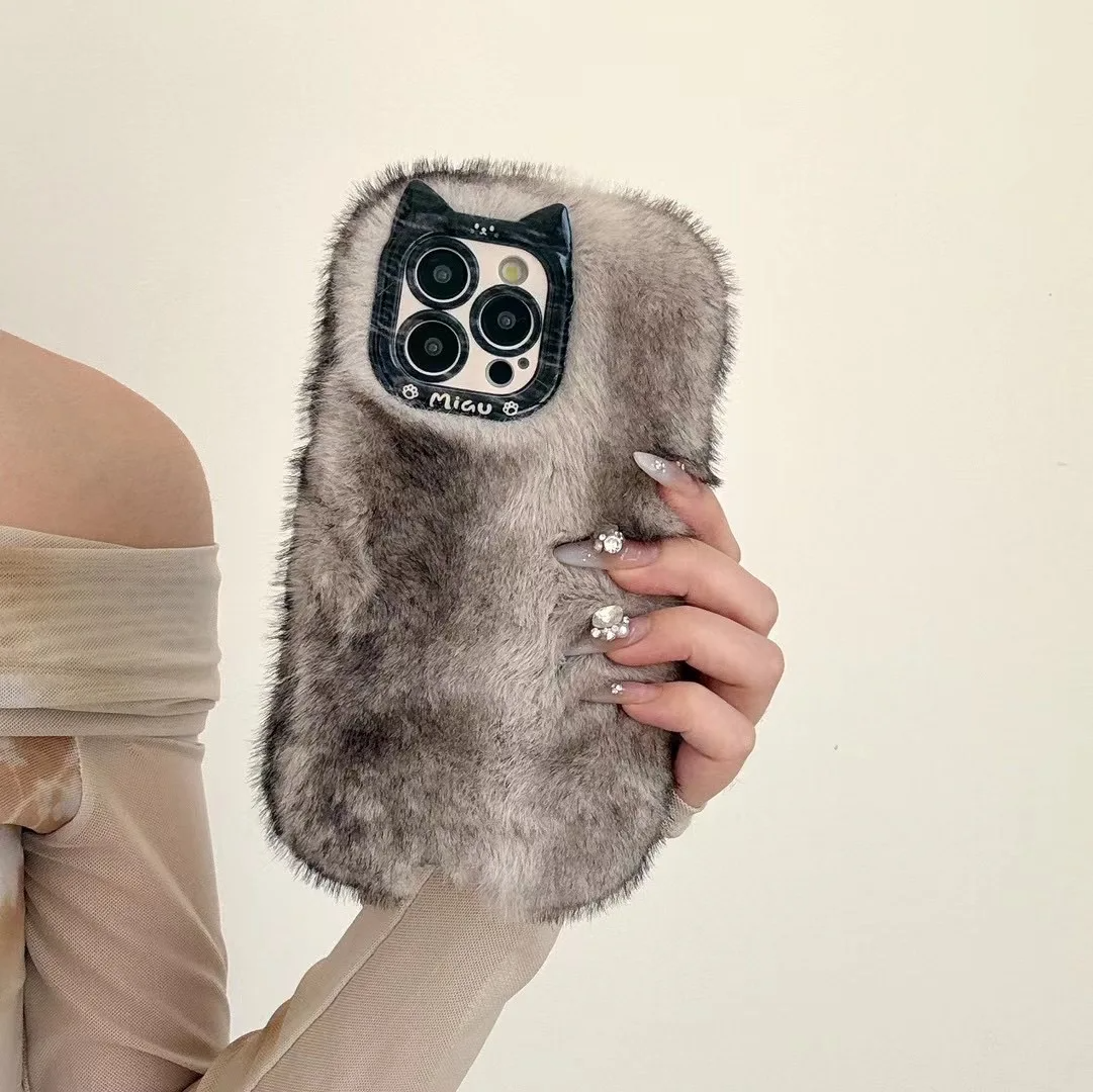 Félin Furry iPhone case plush faux fur snug fit full back protection cozy luxury style