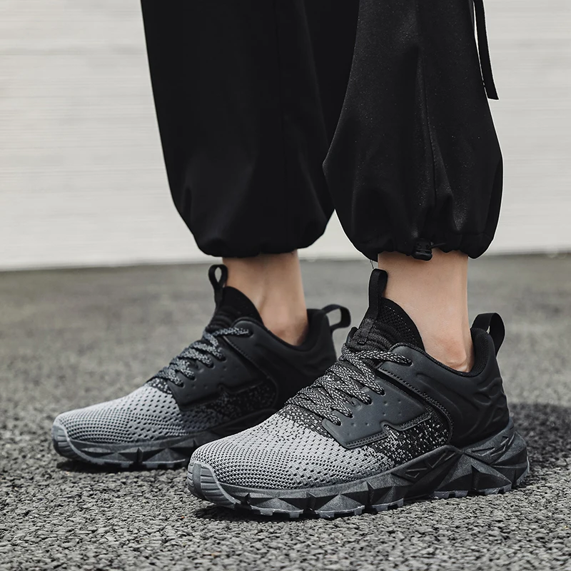 Kinetic Performance Trainer lightweight running shoes with impact-absorbing sole and non-slip outsole