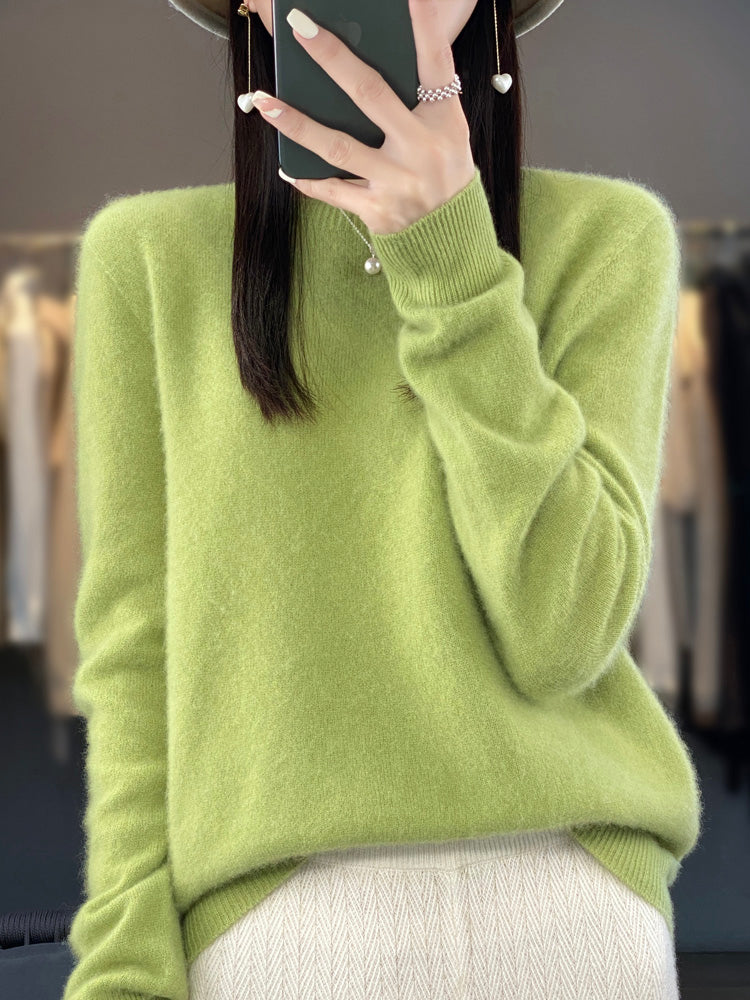 Women's relaxed fit cotton knit sweater in cozy warm style with oversized silhouette for cold days