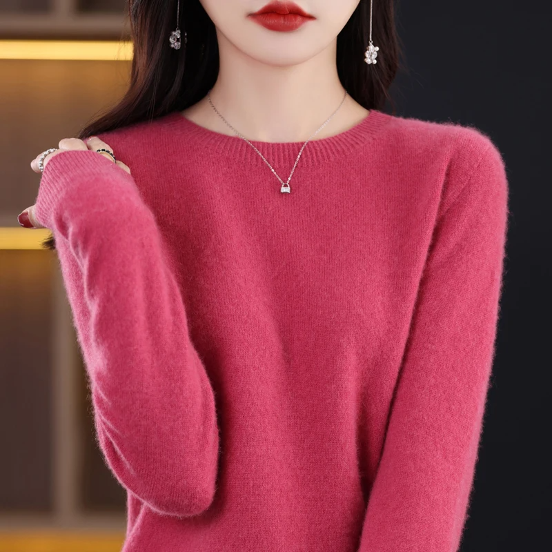 Women's wool pullover sweater cozy regular fit round neck with ribbed details for warmth