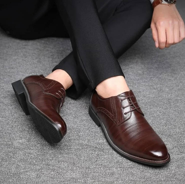 Men's classic black leather Derby dress shoes with textured upper for all-day office comfort