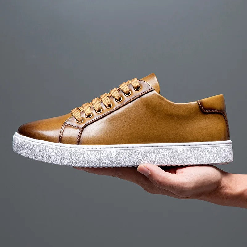 Men's low-cut urban sneakers with metal eyelets, minimalist streetwear style, and contrasting outsole
