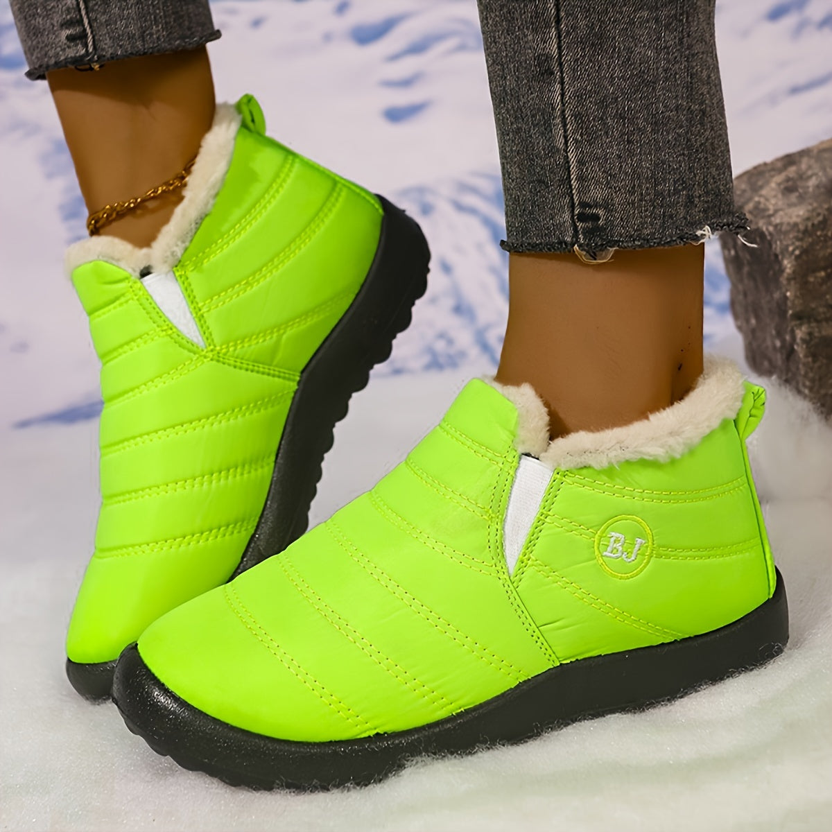Women's slip-on winter ankle boots with warm fleece lining and flat sole for cold weather comfort