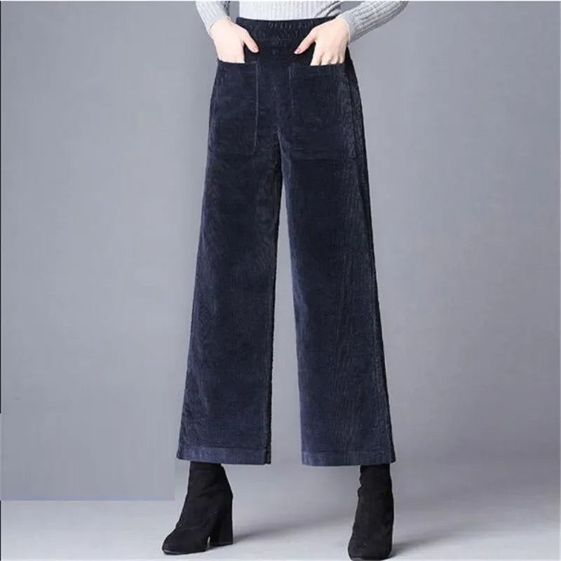 Women's high-waisted corduroy trousers with patch pockets, vintage-inspired cut in soft cotton-blend fabric