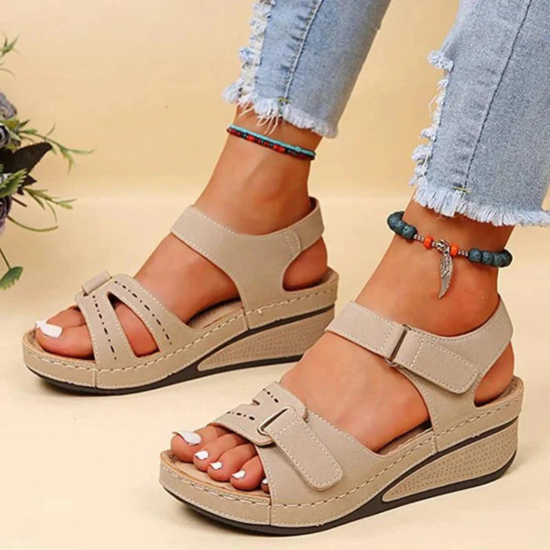 Women's open-toe platform sandals with adjustable straps, casual summer style for all-day comfort