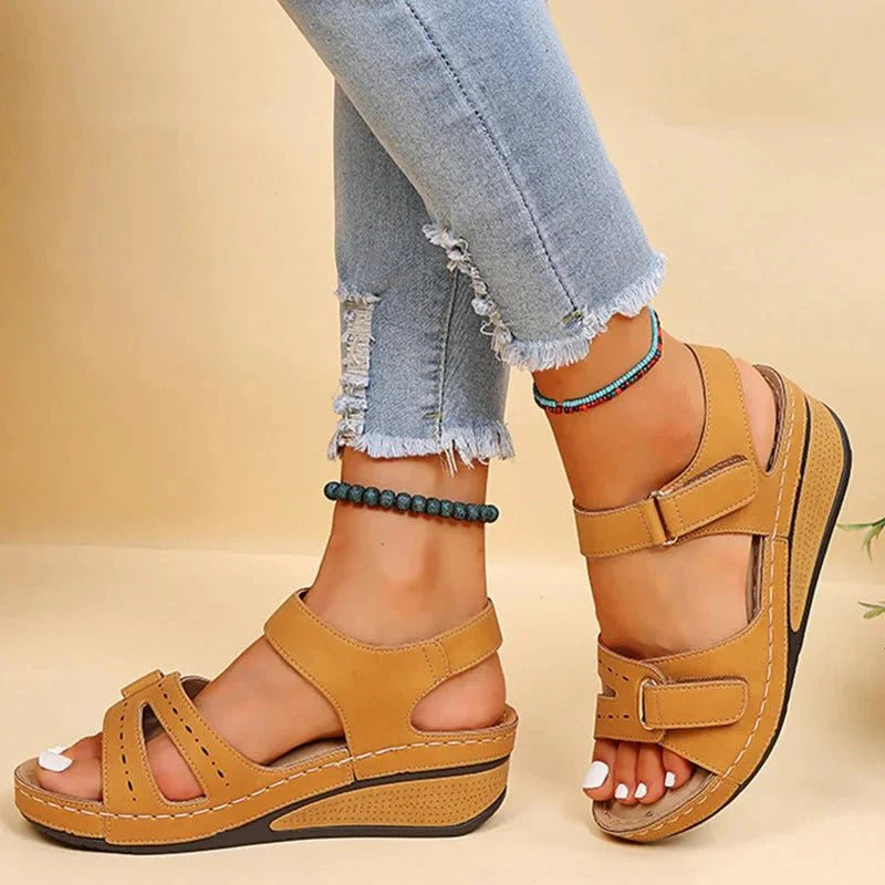 Women's open-toe platform sandals with adjustable straps, casual summer style for all-day comfort