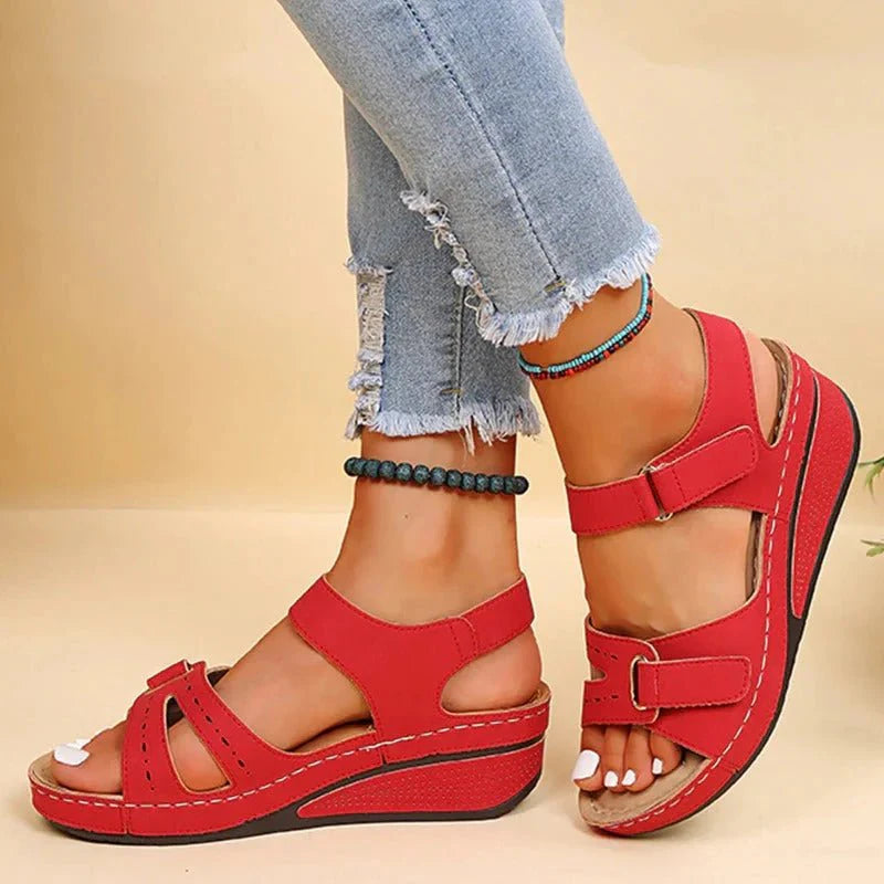 Women's open-toe platform sandals with adjustable straps, casual summer style for all-day comfort