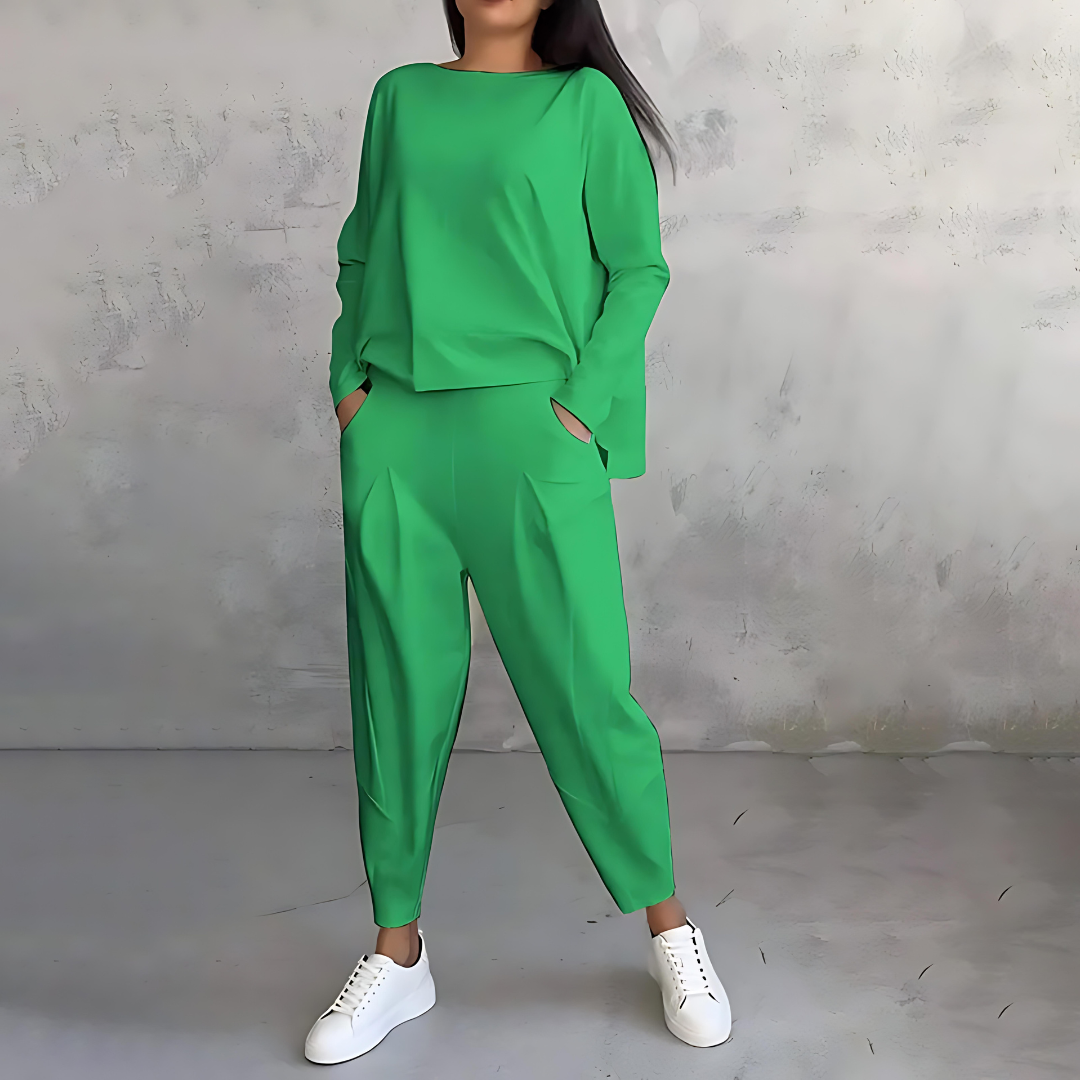 Women's loose fit two-piece set flowy long-sleeve top tapered pants casual chic travel style