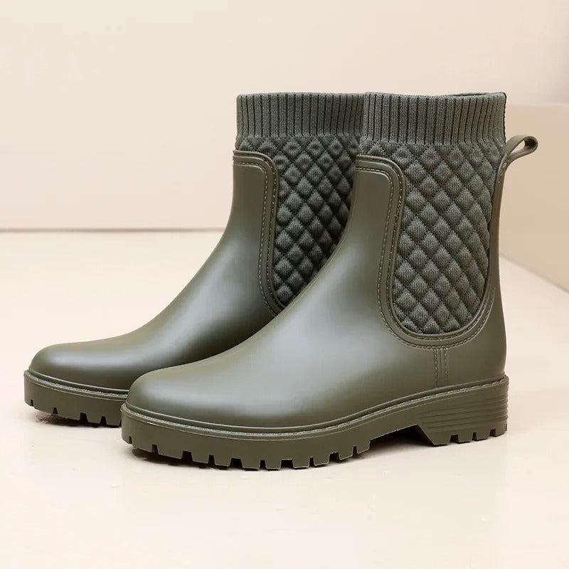 Women's quilted ankle boots with ribbed cuff detail, chic everyday style in neutral tones
