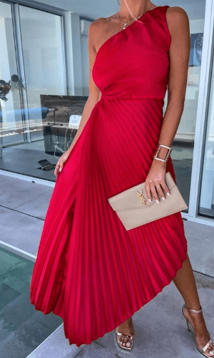 Women's one-shoulder pleated maxi dress in elegant style with asymmetric neckline for formal galas