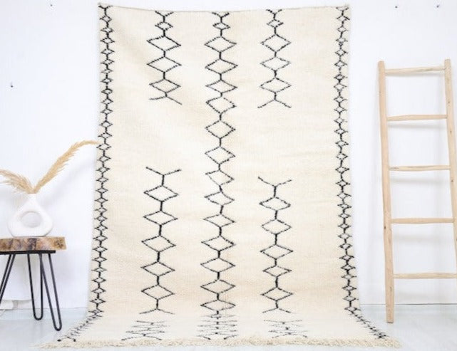 Ghnima Beni Ourain Rug 5'0" x 7'8" - Urbann-Vibe