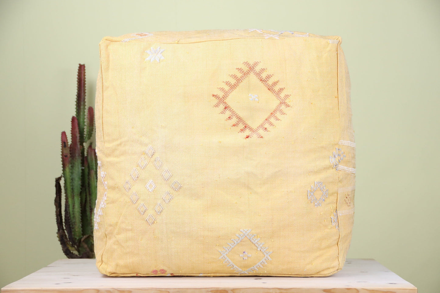 Mhend Moroccan Pouf - Urbann-Vibe
