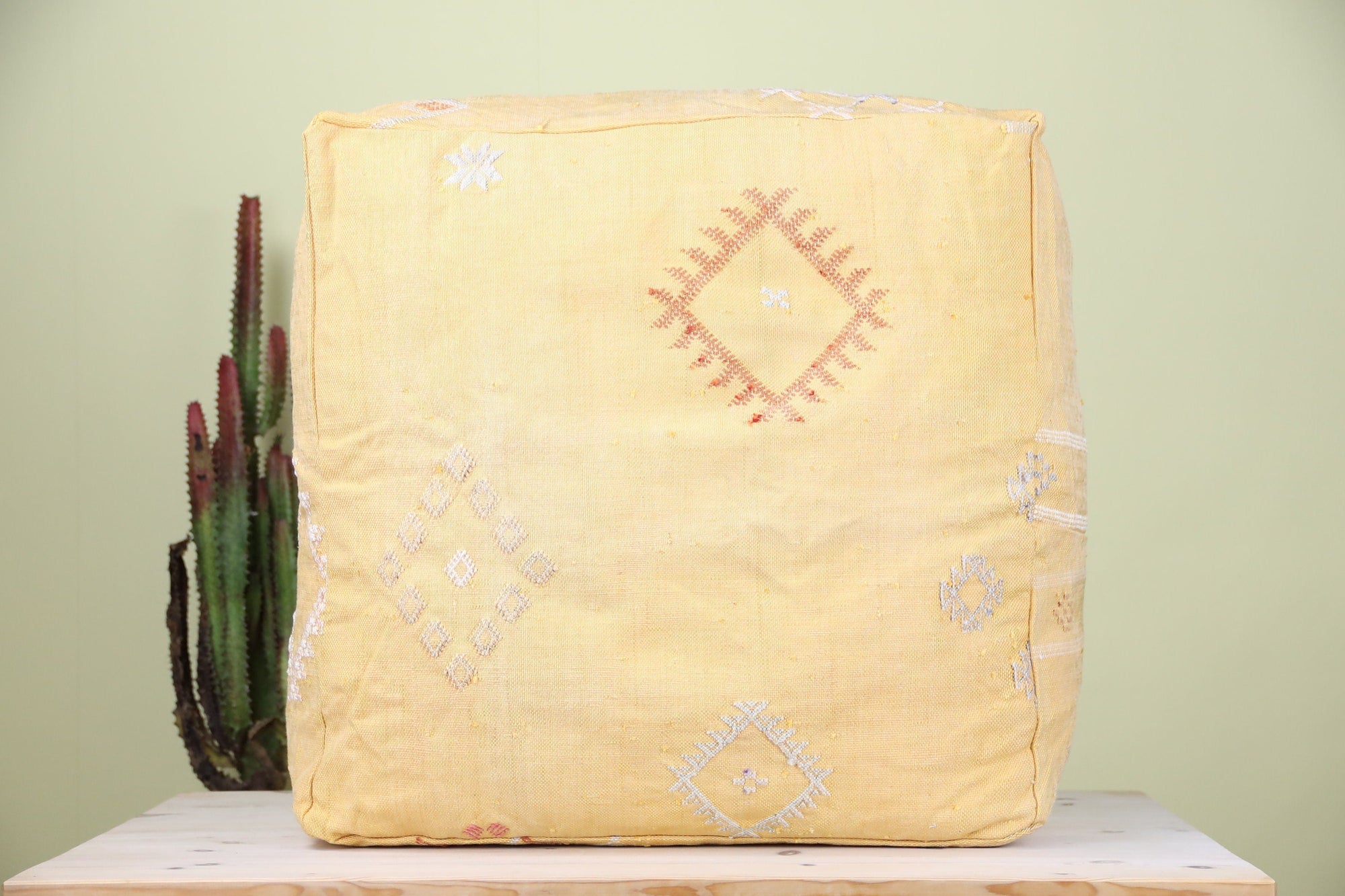 Mhend Moroccan Pouf - Urbann-Vibe