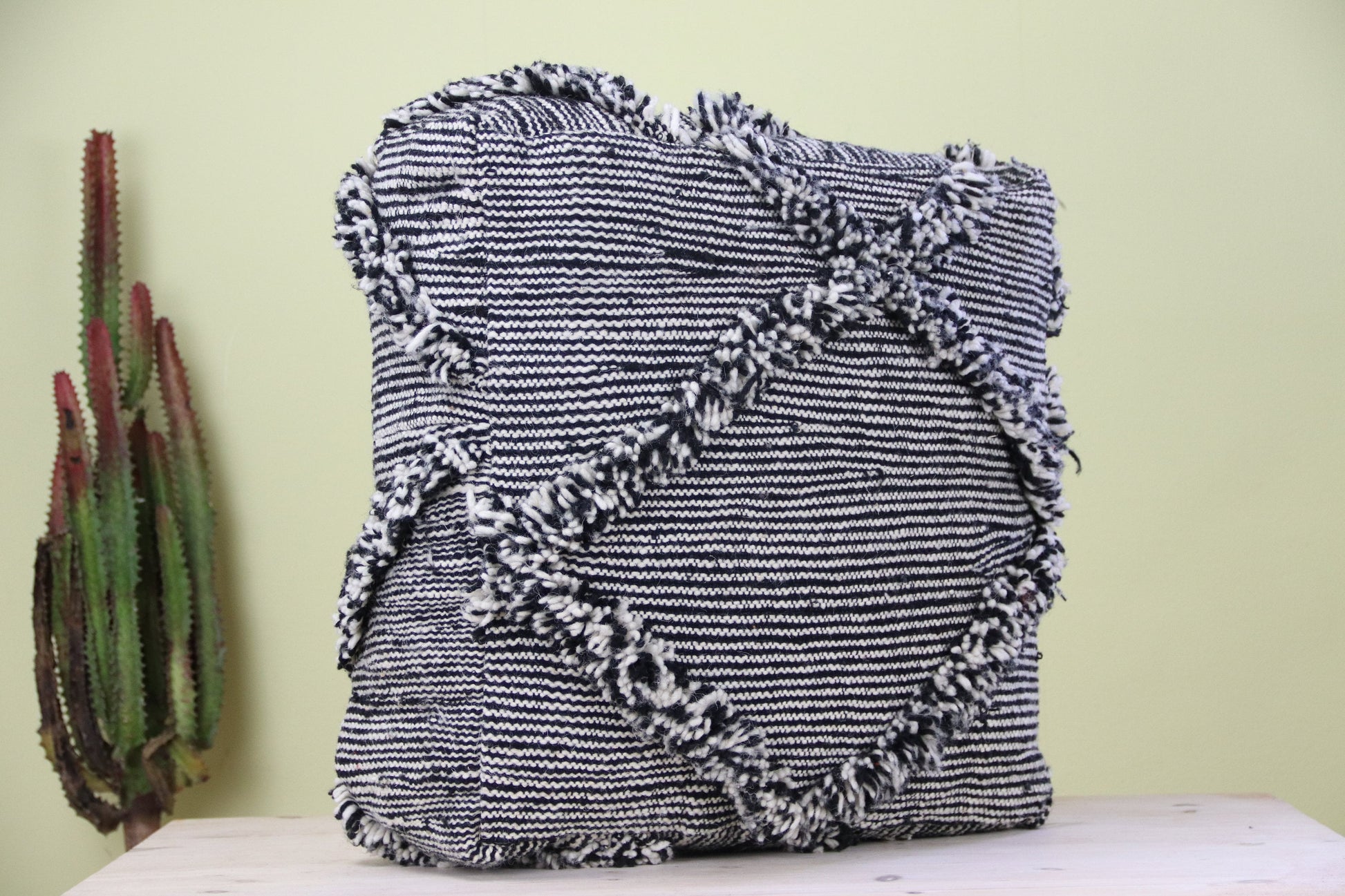 Zorvianth Moroccan pouf - Urbann-Vibe