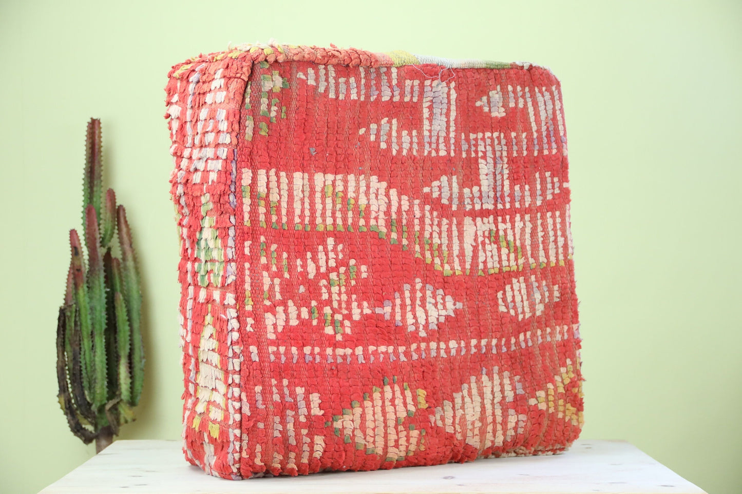 Valyrialyn Moroccan pouf - Urbann-Vibe