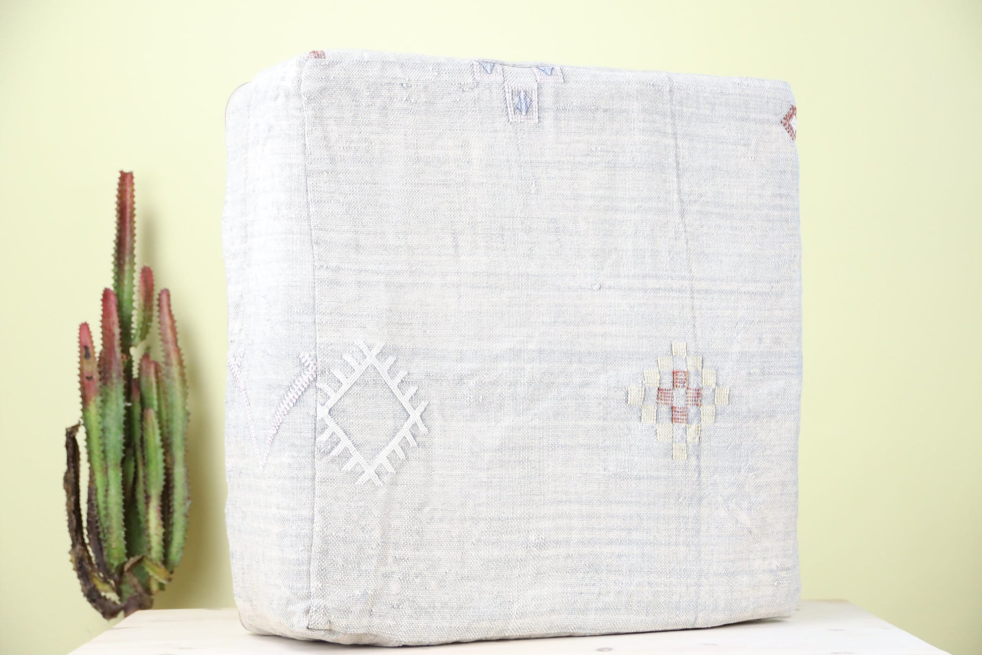Righ Moroccan Pouf - Urbann-Vibe
