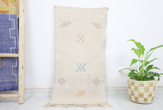 Nelya Cactus Silk Rug 1'4" X 3'1" - Urbann-Vibe