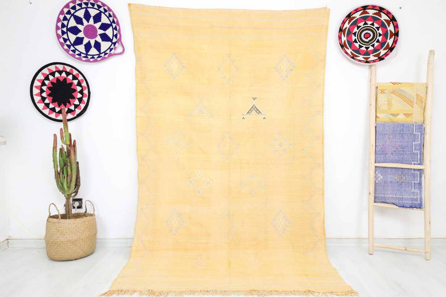 Zahia Cactus silk rug 5'7"x4'7" - Urbann-Vibe
