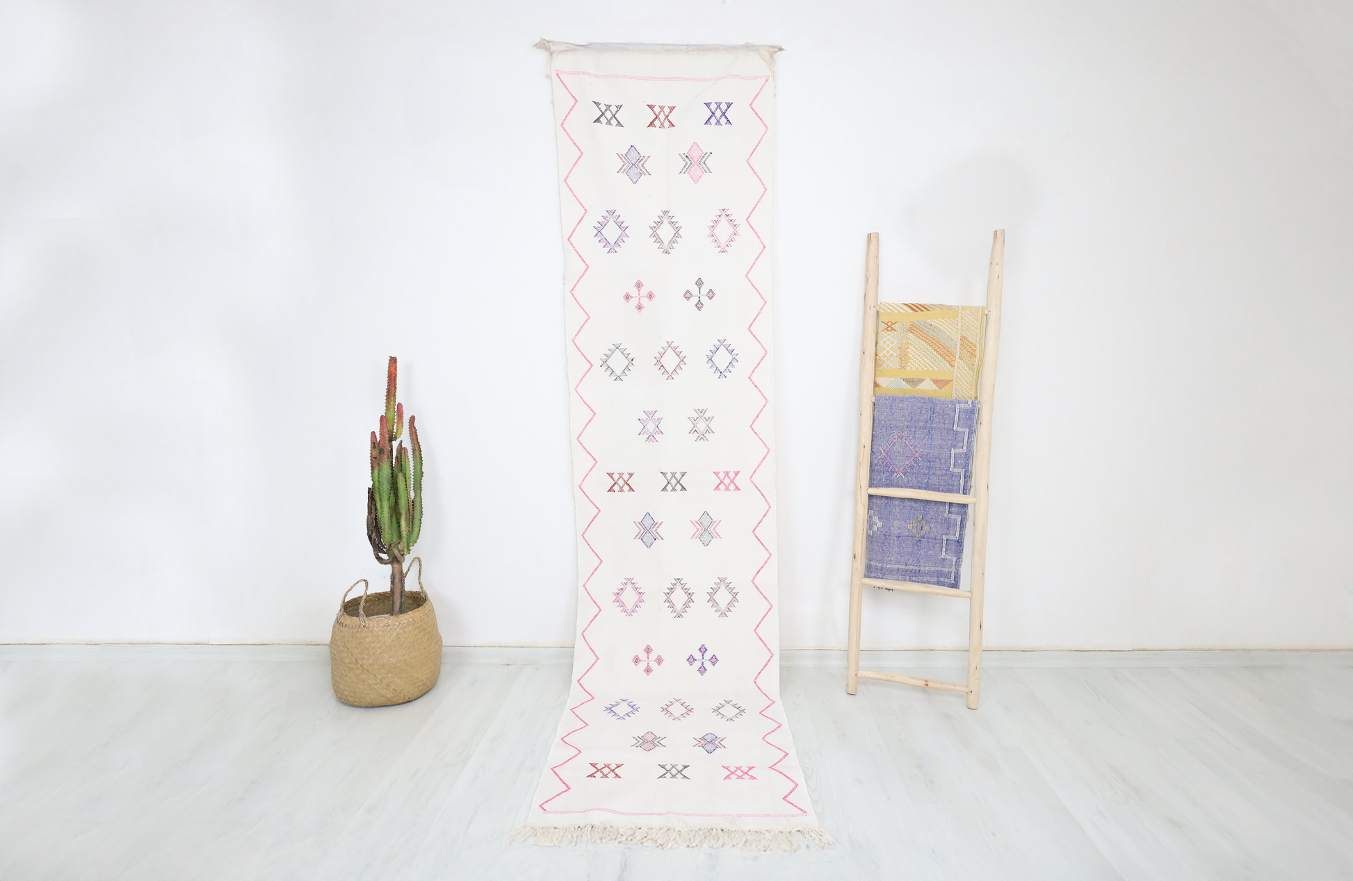 Ghilas Cactus Silk Rug 2'2" X 9'1" - Urbann-Vibe