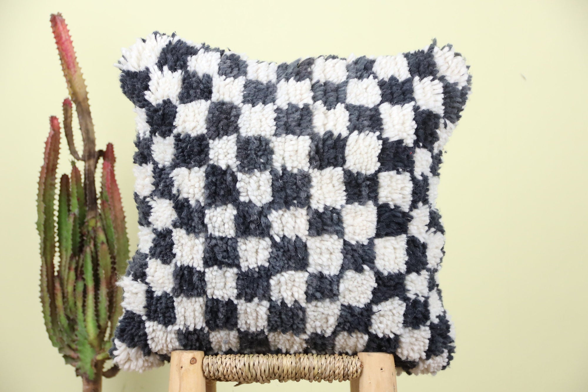 Itto Checkered Pillow - Urbann-Vibe