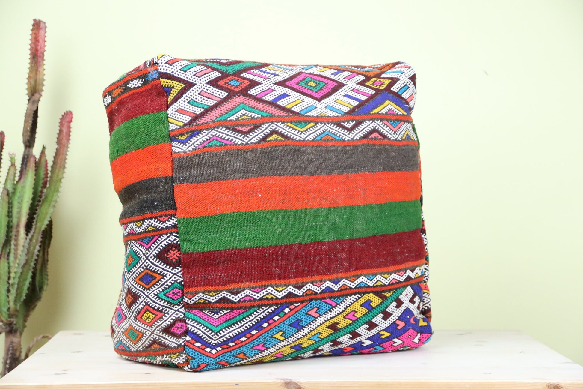 Azrythor  Moroccan pouf - Urbann-Vibe