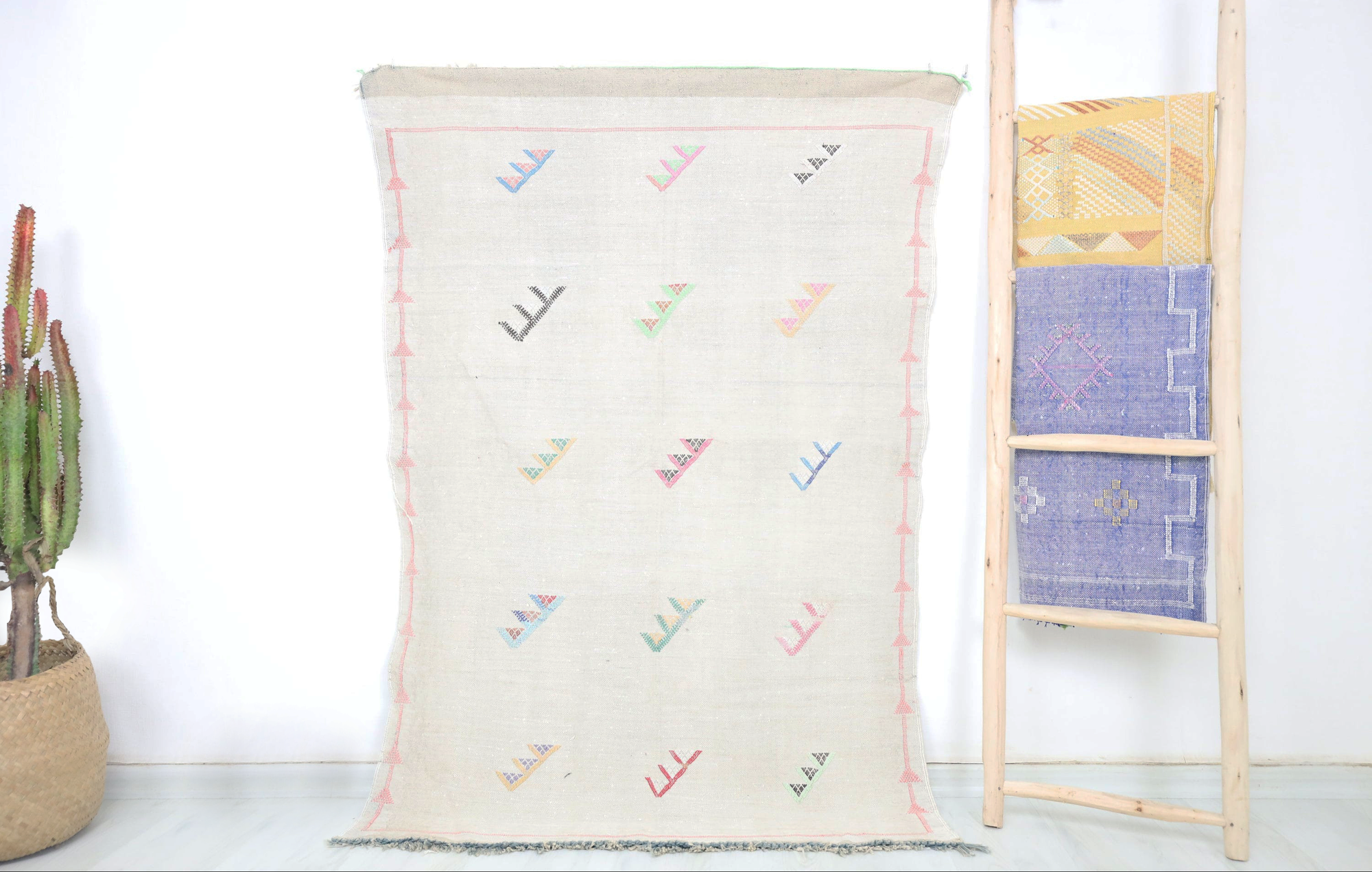 Rabha Cactus Silk Rug 3'2" X 4'9" - Urbann-Vibe