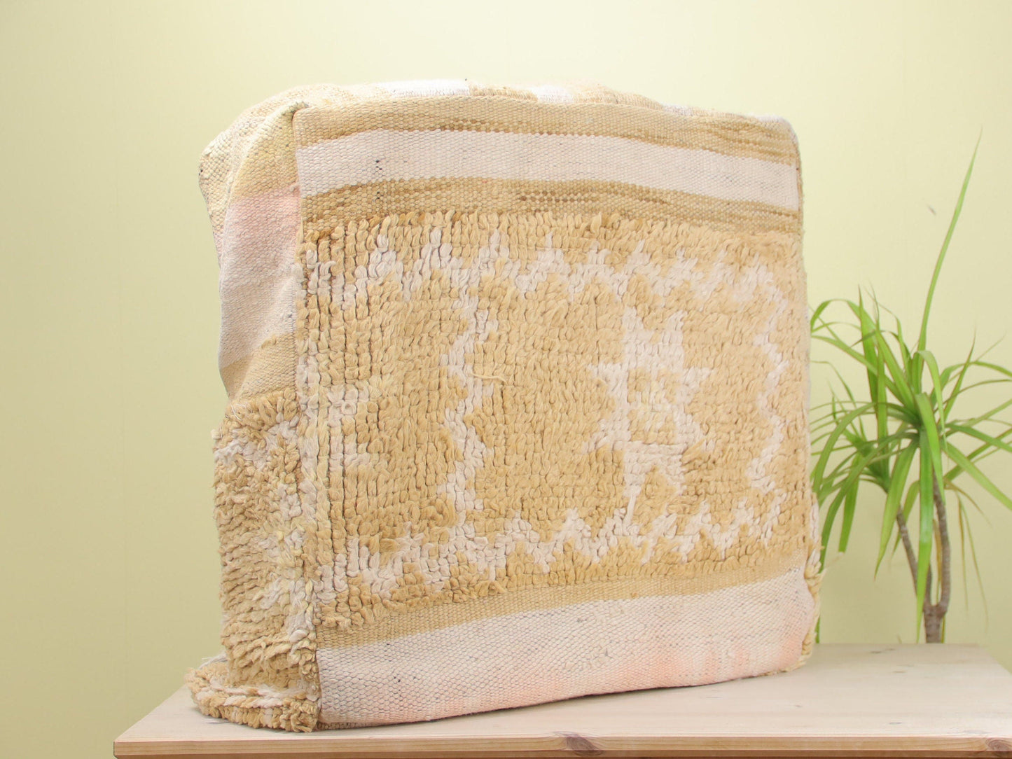 Ilyriador  Moroccan pouf - Urbann-Vibe