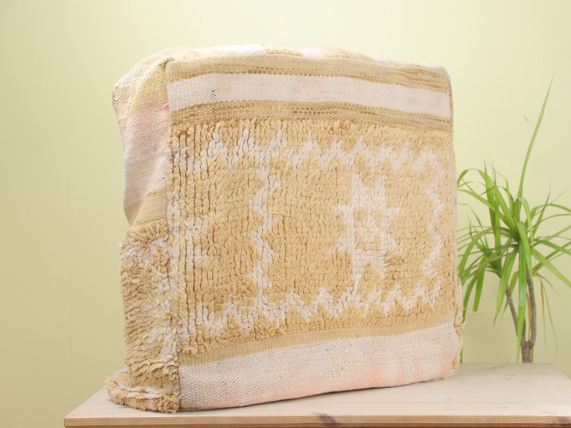 Ilyriador  Moroccan pouf - Urbann-Vibe